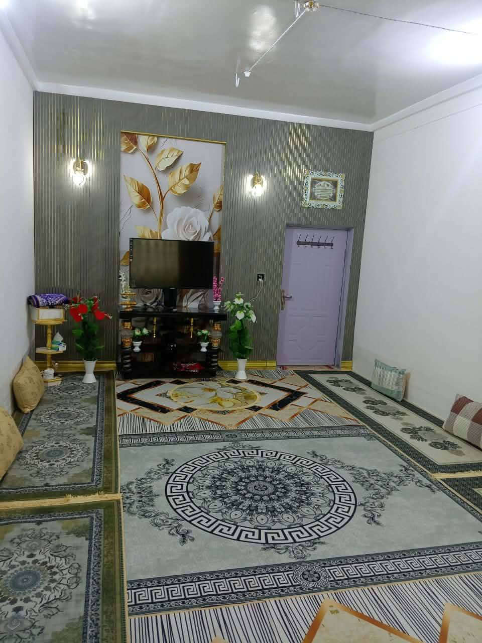 السلام عليكم اخوان دار للبيع مساحه 250 متر طابو زراعي سند 25 كافه الخدمات العنوان حله تقاطع العلويه شريفه بنت الحسن عليها السلام  للاستفسار زياره مكتب ابو غيث العقار***********
