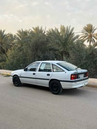 فيكترا ١٩٩٤ • ١٫٨ • رقم بغداد