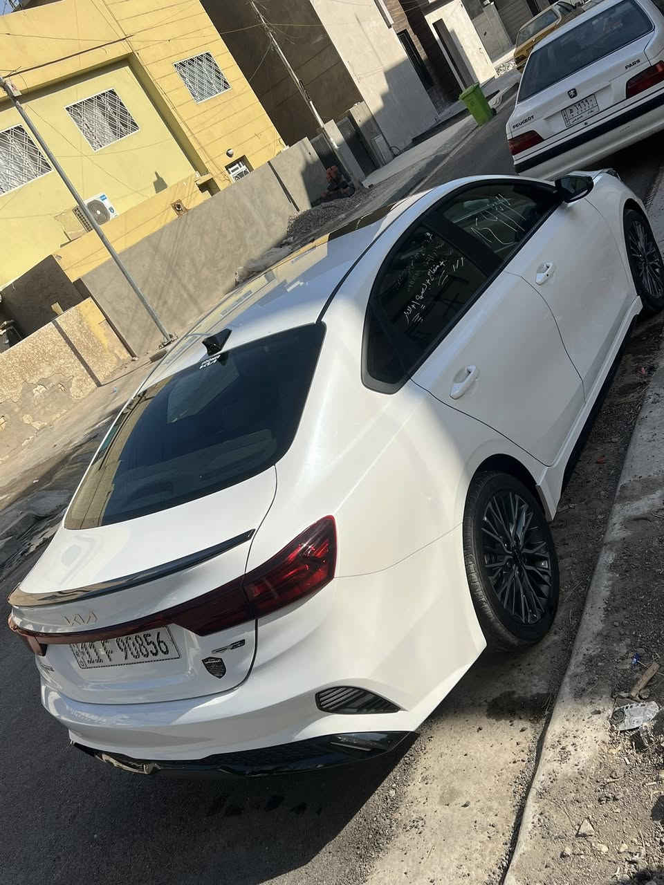 كيه فورتي موديل 24 ترقيم جديد بسمي عنوان بغدادشارع فلسطين حادث مثل ما موضح بالصورة دخول جديد بدون تبديل سياراه ليبل واحد فول الفول جيتي لين سعر 187(((((((((((***********)ملاحظا تعديل بل شاصي قليل فقط بارد بدون تبديل سياراه جديده
