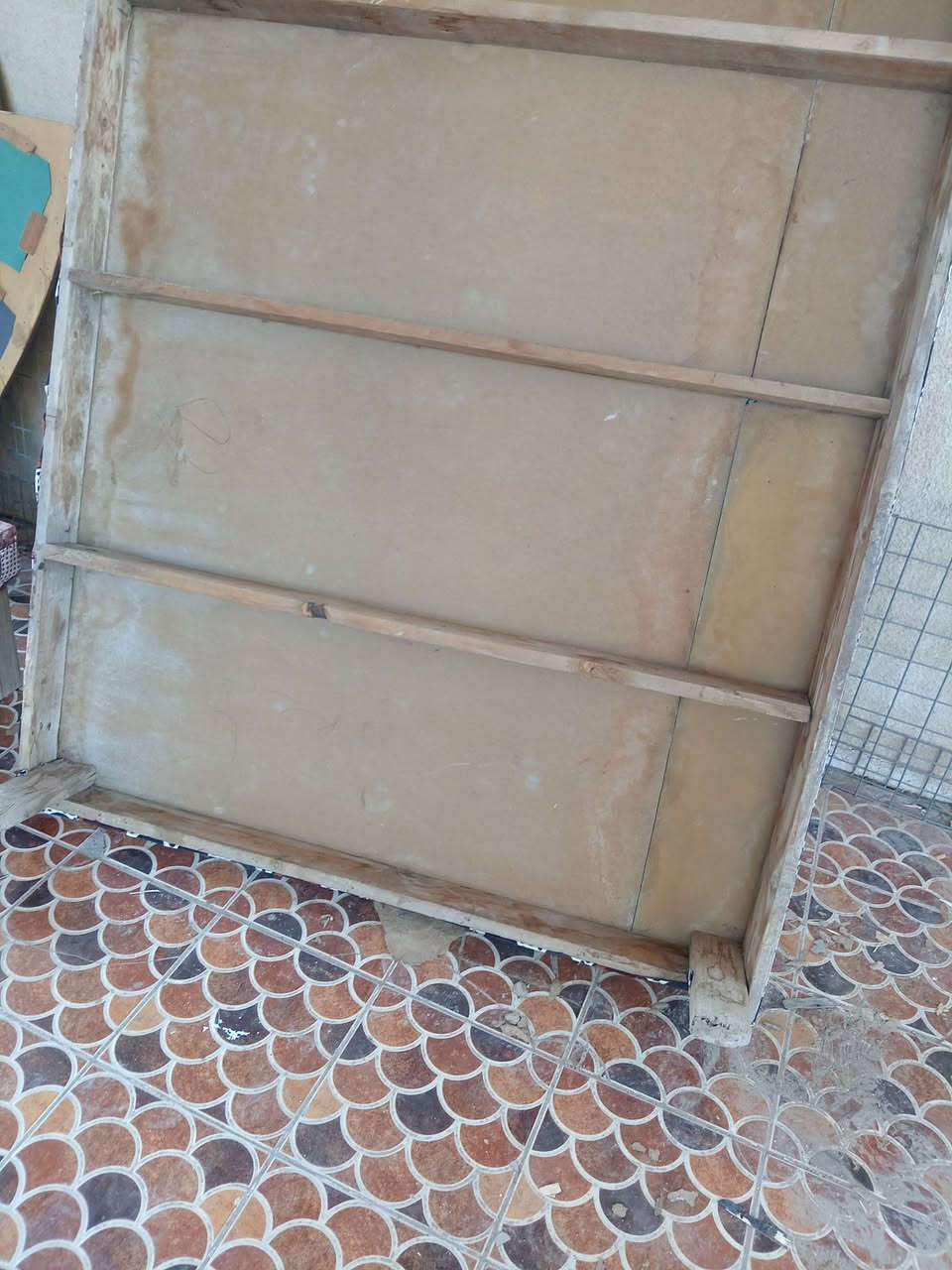 اللهم صلي ع محمد وال محمد 
تخت مستعمل عدد اثنين
السعر ٥٠ الواحد وبيه مجال 
العنوان سدة الهندية منطقة العلكاية قرب مدرسة الارتقأء الاهلية
واتساب ***********
