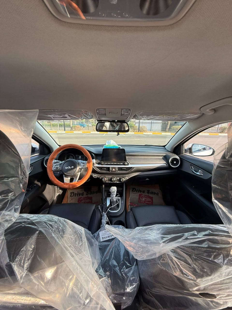 السلام عليكم 

للبيع كيا K3  موديل 2024
وارد كوري اصلي 

محرك 1600 دوش 
مرتبط بكير 6 نمر ايتي 

المسافة المقطوعة. 66 الف كيلو متر 

مواصفات 
بصمه تشغيل + بصمه ابواب 
تبريد  خلفي امامي 
شاشه+ كامره 

كير ومحرك مكفولات حدادية جديده تخم تأير جديد 

مكان السيارة بغداد الكرخ 

***********
