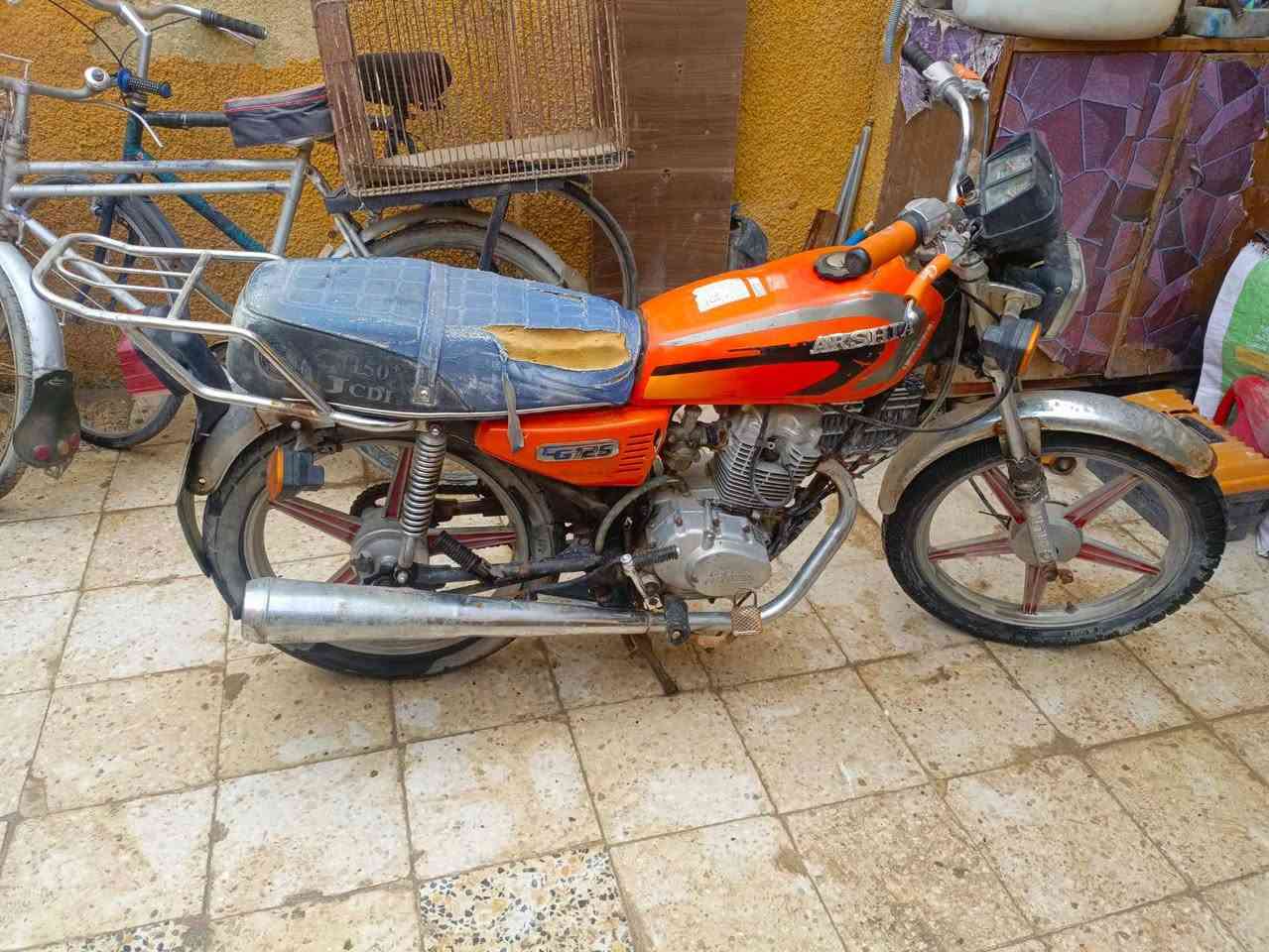 السلام عليكم دراجة ايراني ارشا للبيع شغاله كامله 4كير السعر450وبيه مجال الطيبين اوراق كامله***********
