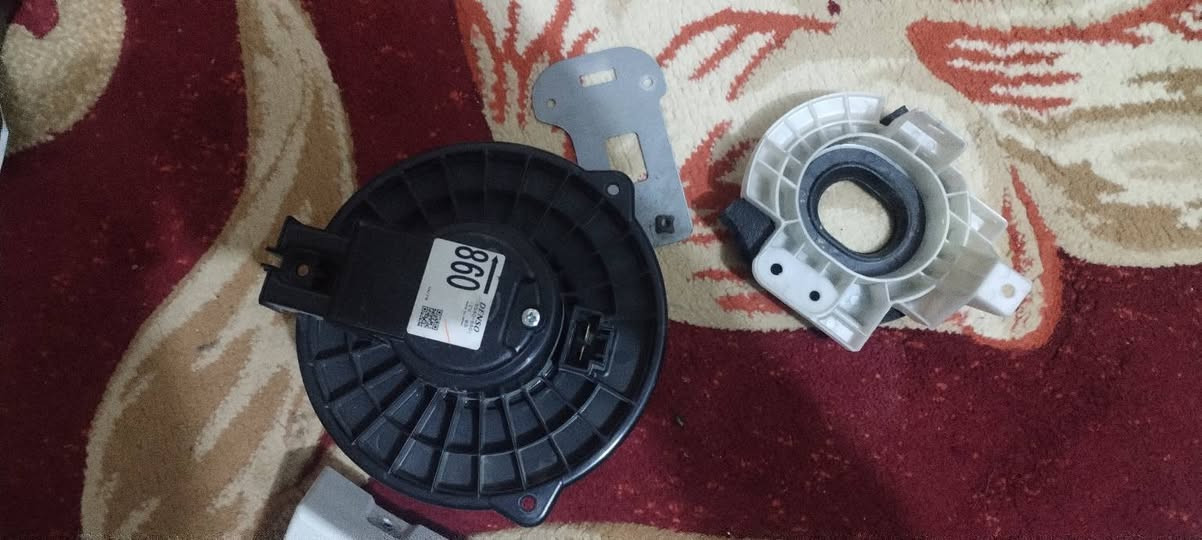 السلام عليكم اخوتي جناية الباجيرو عندي غراض معروضات لليحتاجهن اصليات وكلمن وسعرهة
١. فان اصلي تفصيخ بس بيه المروحة بيهة كسر بسيط او تكدر تبدلهة المروحة بس الماطور شغال بدون تصليح او فتح برغي ع بلاد الشركة
٢. هلال جاملغ خلفي ايمن اصلي تفصيخ بدون صبغ ولا رش ولا بوليش بيه شوية طخة موضحة بالصورة
٣. قاعدة دخول بوري التبريد اصلية تفصيخ سليمة بدون اي كسر او فطر او تصليح
.
.
الصور للأغراض الي ذكرتهن


**إذا كنت صاحب هذا الإعلان وتريد حذفه لأي سبب، رجاءا أرسل رسالة إلى الدعم الفني**