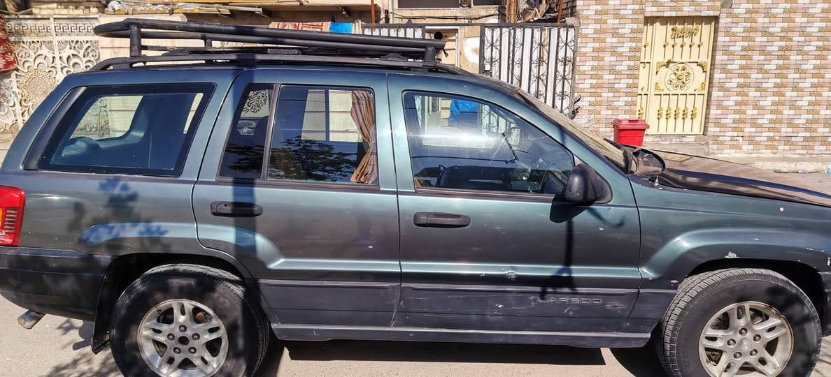 جيب شيروكي ٢٠٠٤ باسمي رقم انكليزي سنويه لغاية ٢٠٣٠ محرك سته عدله ٤٠٠٠ خير من الله كير حاويه قبل اسبوع شاده كهربائيات كامله عدى مصابيح داخليه اني فاصلهن لان كيلون الباب يشكل طخم تاير نظيف جدا دواخل نظيفه كما مبين بالصور تبريد عطل الفريز بي ليك فقط صدر امامي خلفي خير من الله اكسل خير من الله بولبرين خلف السايق بداية دويه متواجد على الفيس رقم الهاتف ***********  السعر المطلوب 65 ورقه بيها مجال قليل
