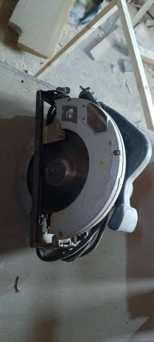 للبيع عده نجاره واتساب ***********
