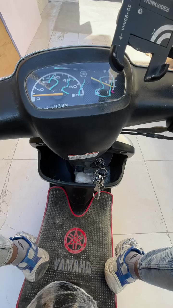 للبيع بطه موديل ٢٠٠٠/ السرعه ٦٠ الدراجه حاوية نظيفه ما ماشيه اهواي كهربائيات شغاله كامله سلف او هندر 
قفل جنطه او قفل سكان او لايتات 
السعر ٦٢٥ الف او بيها مجال 
مكاني كربلاء /السناتر 
للتواصل *********** بي واتساب
