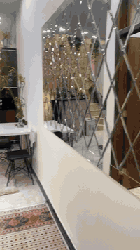 السلام عليكم 
بيت زراعي بالبلديات شارع المرور 100 م طابقين 3غرف نوم وصاله بالطابق الارضي وصاله بالطابق الثاني وبيتونة كبيره وصحيات اثنين وسطحين بيت كامل عالي عن الشارع فرع عريض قريب من سوك الميت السعر 180 بيه مجال بسيط للاستفسار *********** او الخاص موجود
