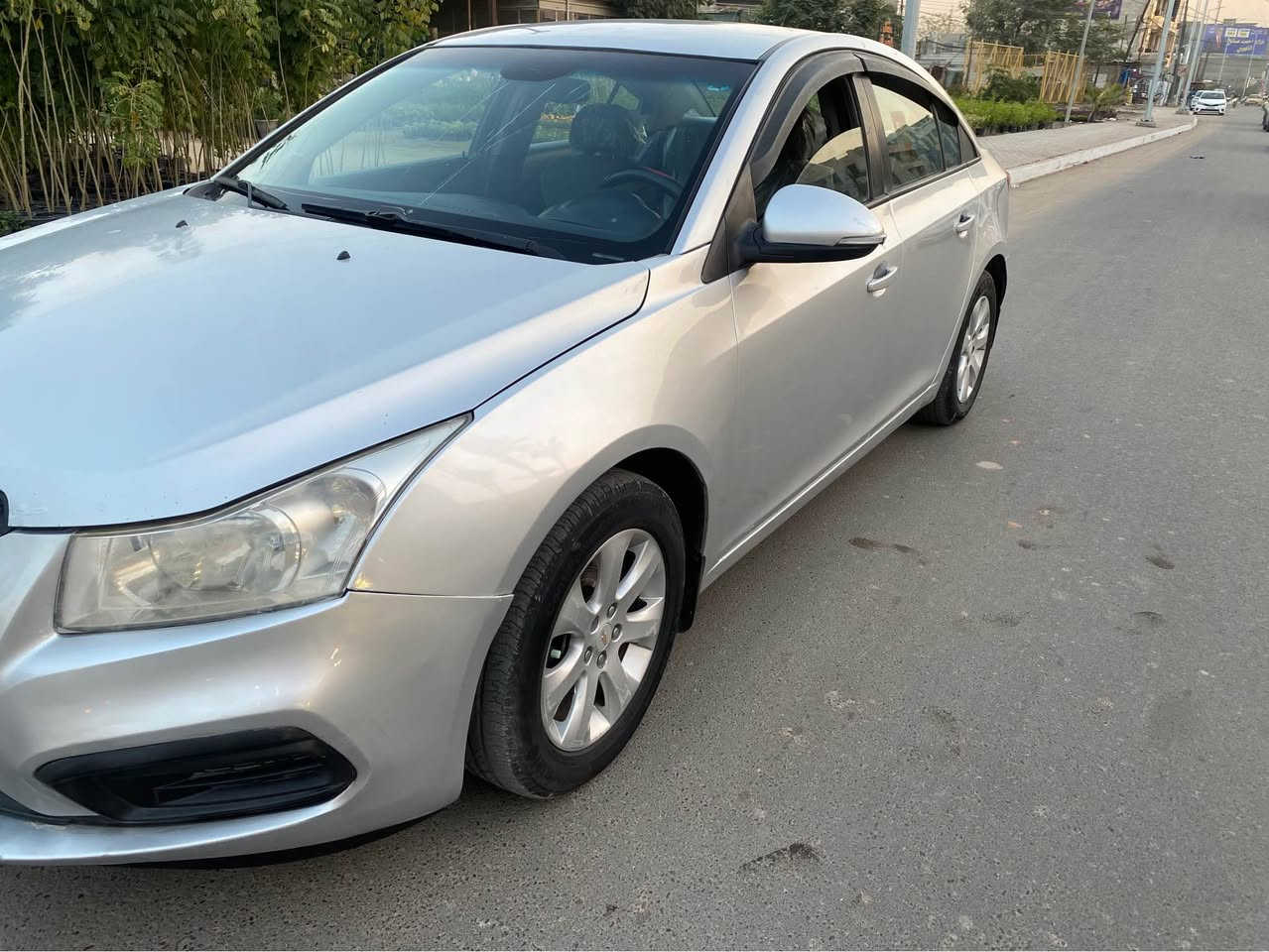 السلام عليكم شوفر ليت كروز ٢٠١٧ محرك ٢٠٠٠ المرغوب محرك كير تبريد مكفول مصبوغ حزام جماليه عندي صورها قبل الصبغ السياره خليجيه بيها ضربه وحده فقط جمالغ خلفي وبلباب شي قليل اكرر مصبوغ حزام جماليه مكان السياره بغداد *********** موجود وات ساب سعرها ٧٢ وبيها مجال بغداد, العراق
