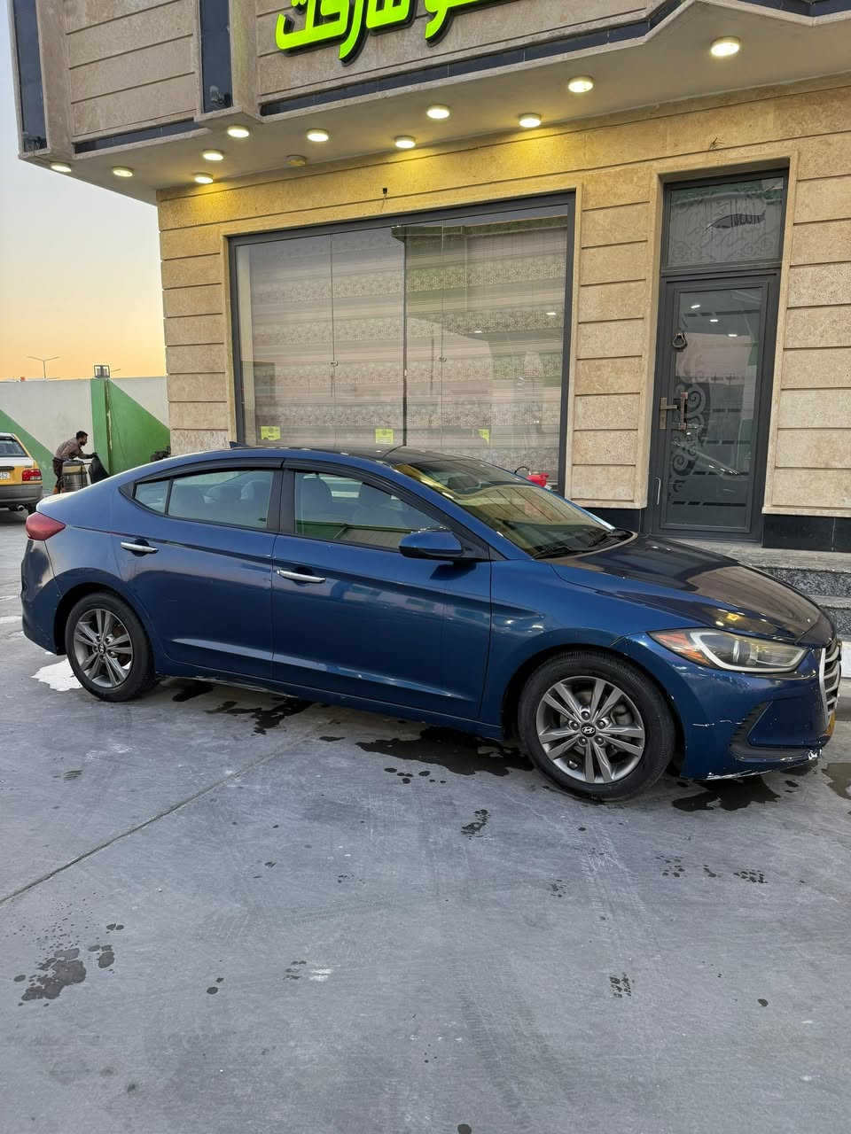 للبيع النترا 2017 وارد امريكي
صور الحادث و السونار مرفق بالمنشور 
بدون لغد او شاصي
مكينة 2000 دوش  
كير AT
رقم اربيل تحويل مباشر
شاشة كار بلي اندرويد اوتو
تحكمات ستيرن
3 وضيات قيادة
كامرة دوارة
مثبت سرعة
لايتات زنون
عليها ادامة منضومة التبريد  و منضومة البانزين

السعر 120$

مكان السيارة الفلوجة
***********
