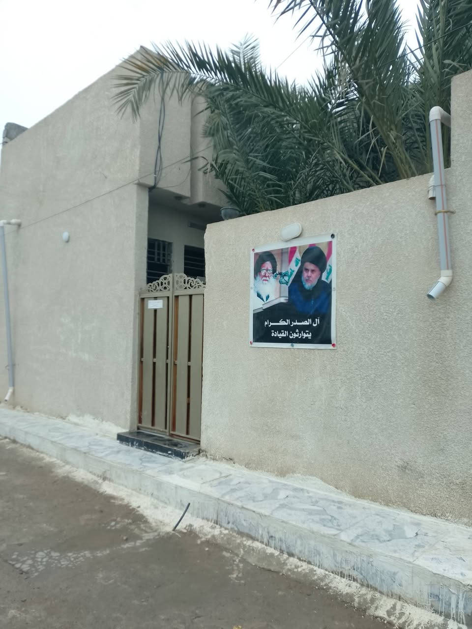 سلام عليكم بيت للبيع ٨٥م  بحث العلمي بصف حي النصر حيل قريب عله حي النصر شارع الاول البيت كامل غرفه وصاله استقبال حديقه جاهز فول السعر باقي التفاصيل الاتصال مكلف بل نشر رقم صاحب الدار ***********
