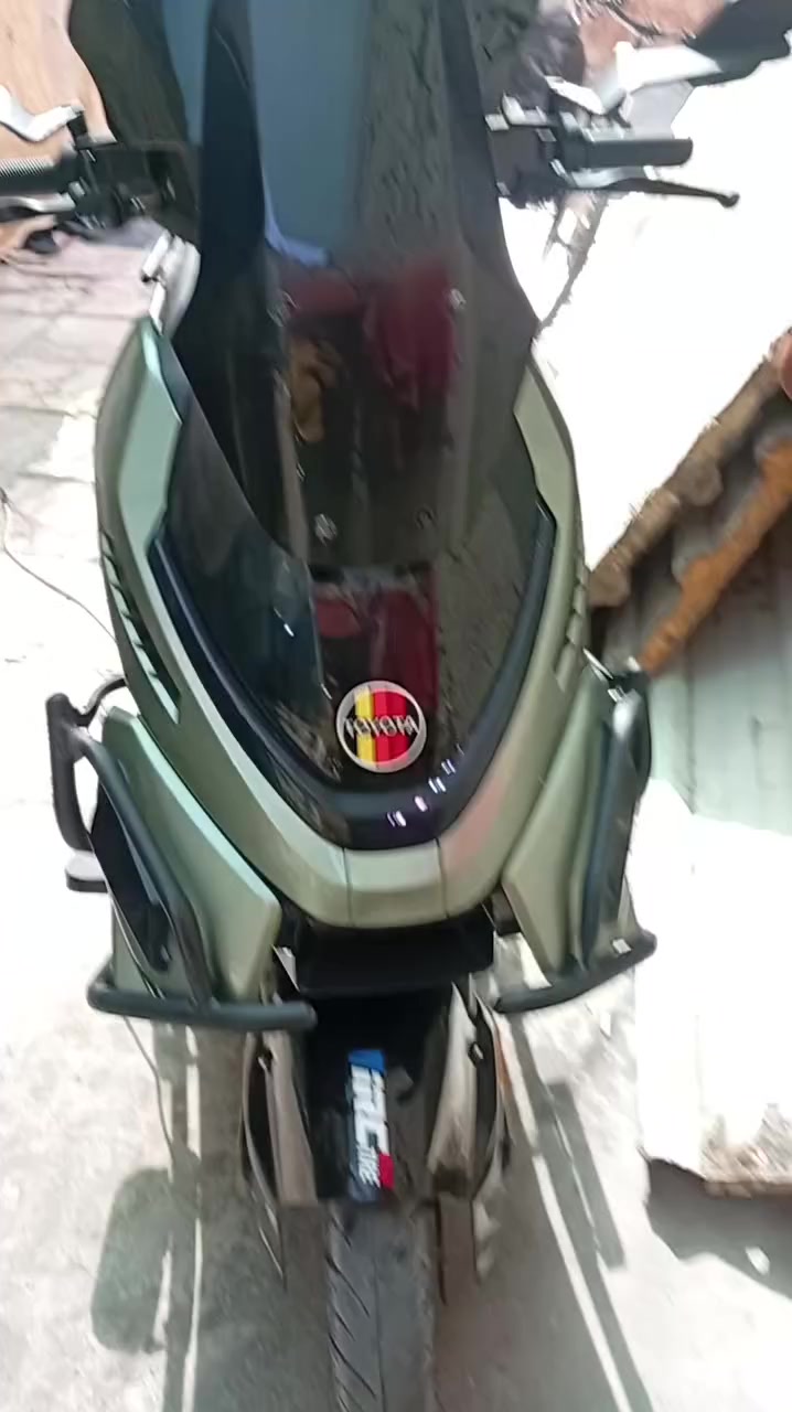 من رخصت ألادمن دراجة شحن للبيع مكاني حي النصر دراجة جديدة الله شاهد ماماشي شي قليل ا  سعر 950 او بيهة مجال ***********
