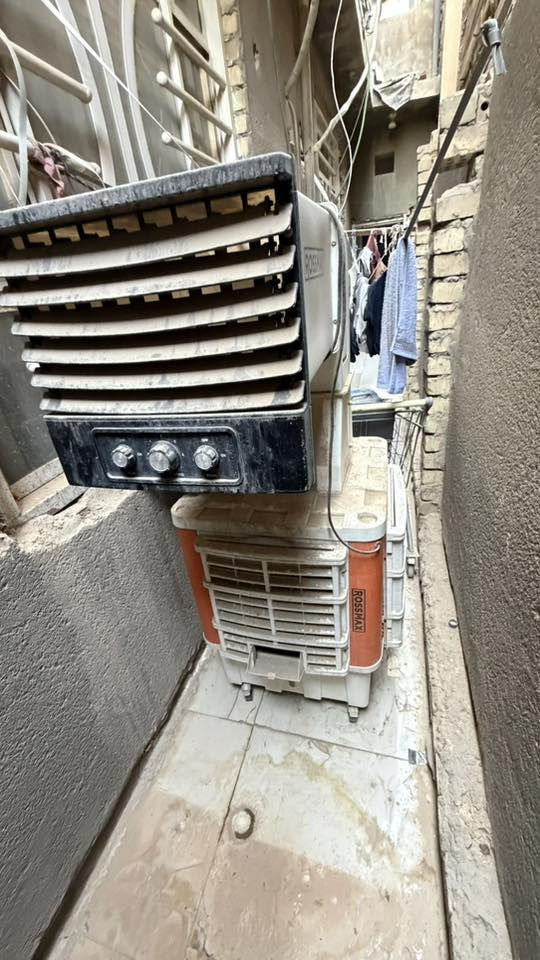مبرده حجم صغير بـ200
كرسي حلاقة شبح بـ300
الاغراض استعمال قليل 
للاستفسار ***********
اتصل او على الواتساب فيس مامتواجد
