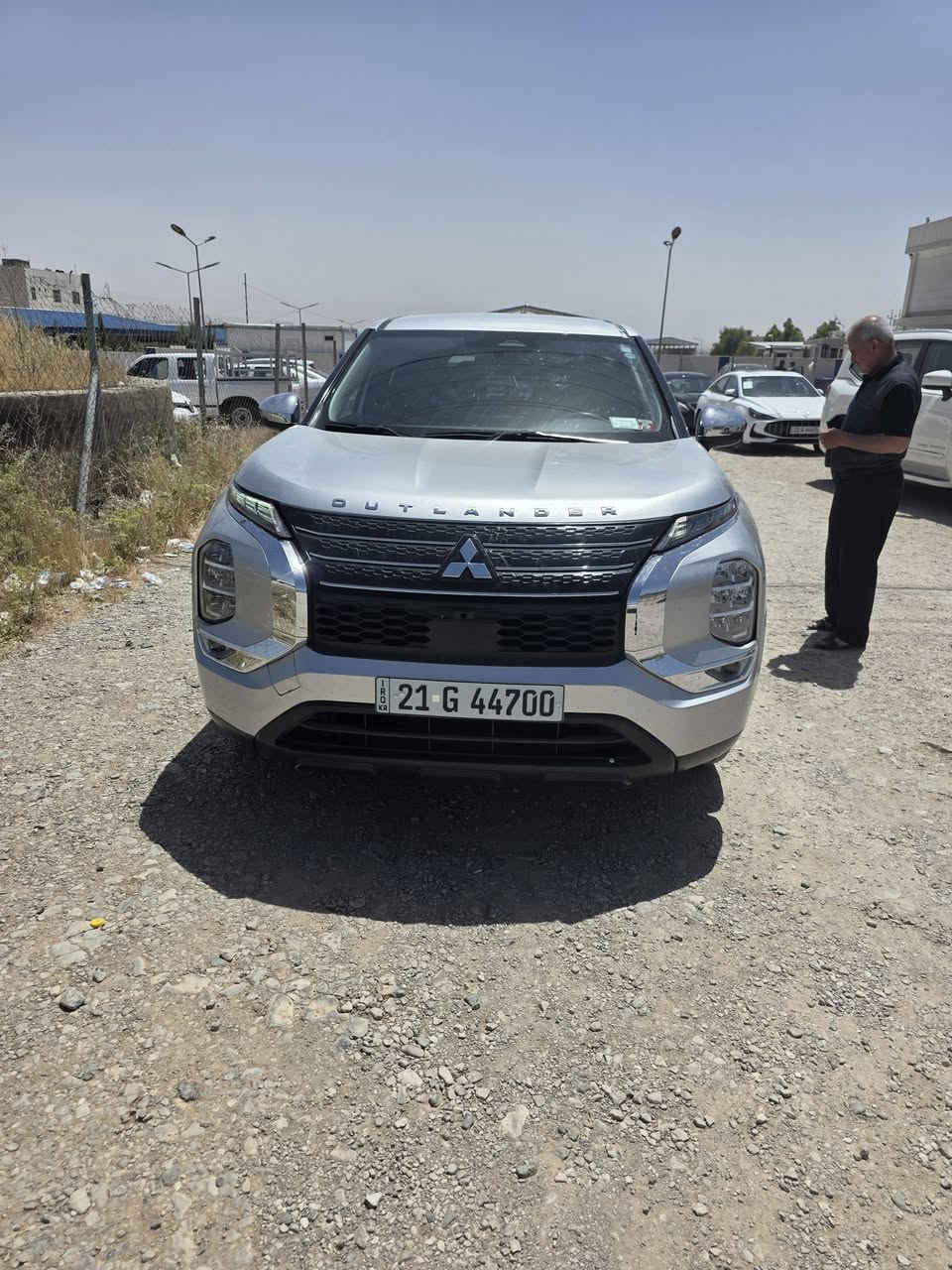 اوتلندر موديل 22 رقم سلمانيه مميز
ضرر فقط جامرلغ سكن وبي تعديل بارد بالسكف مال شحن 
سياره حلوة وحديده ماشيه ٨٥الف كلشي على البلد 
سعر 190$ 
مكاني كركوك حي الاسرى للاستفسار ***********
