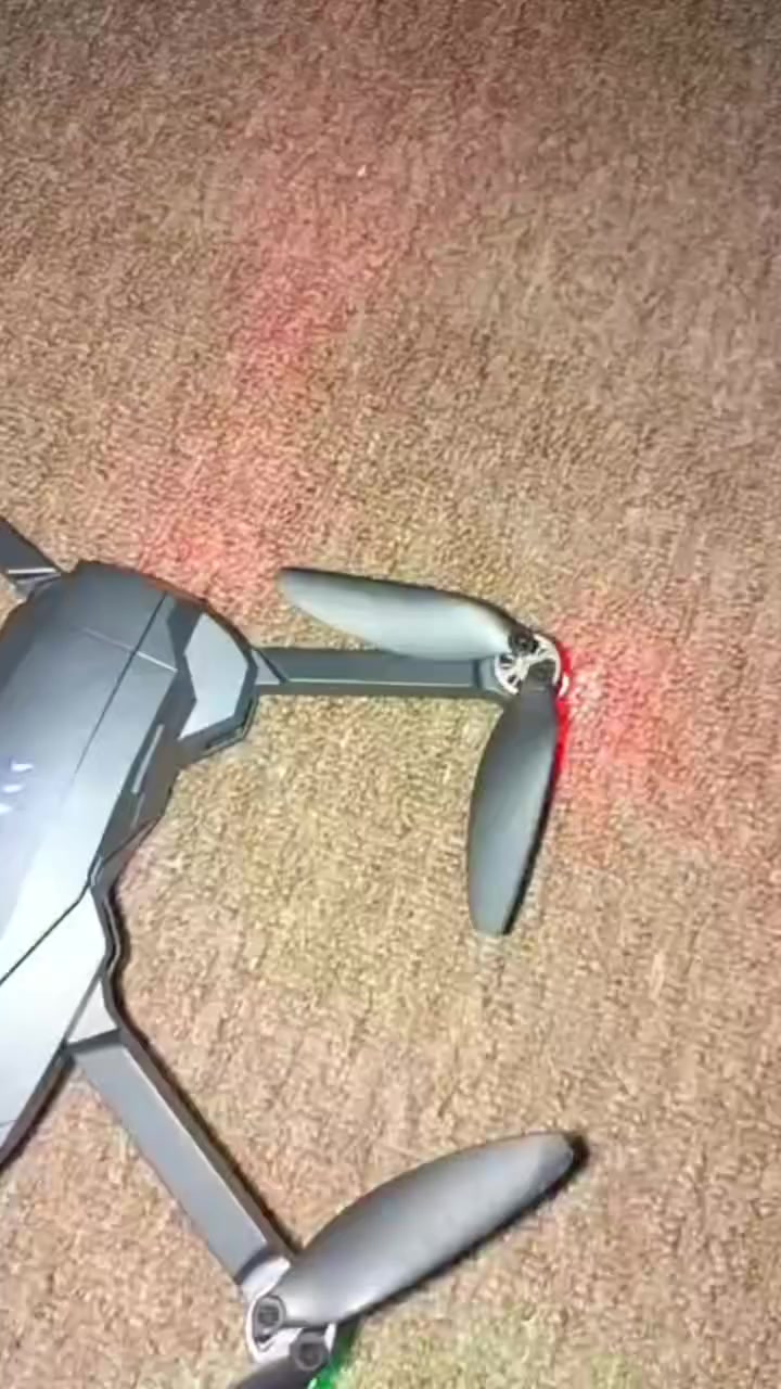 سلام عليكم شباب درون(SG907) غنيه عن تعريف مواصفاته كلش عاليه جوستك شاشه شحن تايبسي JPS رجوع ذاتي مدا 3كيلو ارتفاع 300 متر ثباتيه فول الفول 
مشكلته فقط ذراع تبديل لان طخت عندي بلحايط مشتريه 200 انطي سعر بما يرضي الله وبلعافيه عليك للعلم بطاريه وحده وريش اضافيه ودرنفيسه وبوكس


**إذا كنت صاحب هذا الإعلان وتريد حذفه لأي سبب، رجاءا أرسل رسالة إلى الدعم الفني**