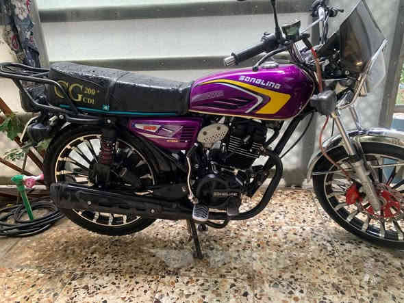 سلام عليكم دراجه سونيك للبيع  موديل 26 ماشيه اقل 1000حجم محرك 200cc خمسه كير دراجه بلاديه من طول لطول شاشه LED ويل كب واقيات دراجه فول عل فول بصمات ثنين تشغيل عند بعد سويجات الشركه  ناعمه خرسهه ونشطه دهن موتل اغلا دهن بيهن دراجه مبيها اي نقص اخذها وروح مال مرتب مكان بغدادالدوره شارع ستين   رقمي ***********/سعر 900 وشرط الفحص
دراجه صارلها اقل تلث اشهر نازله وضامها مطالع بيها دراجه مكينه مكفوله من طول لطول مكفوله وصل معرض ومنفيس تاخذها ربع متصرف دهن وكاله وبالعافيه عل ياخذها 🫶🏻❤️
