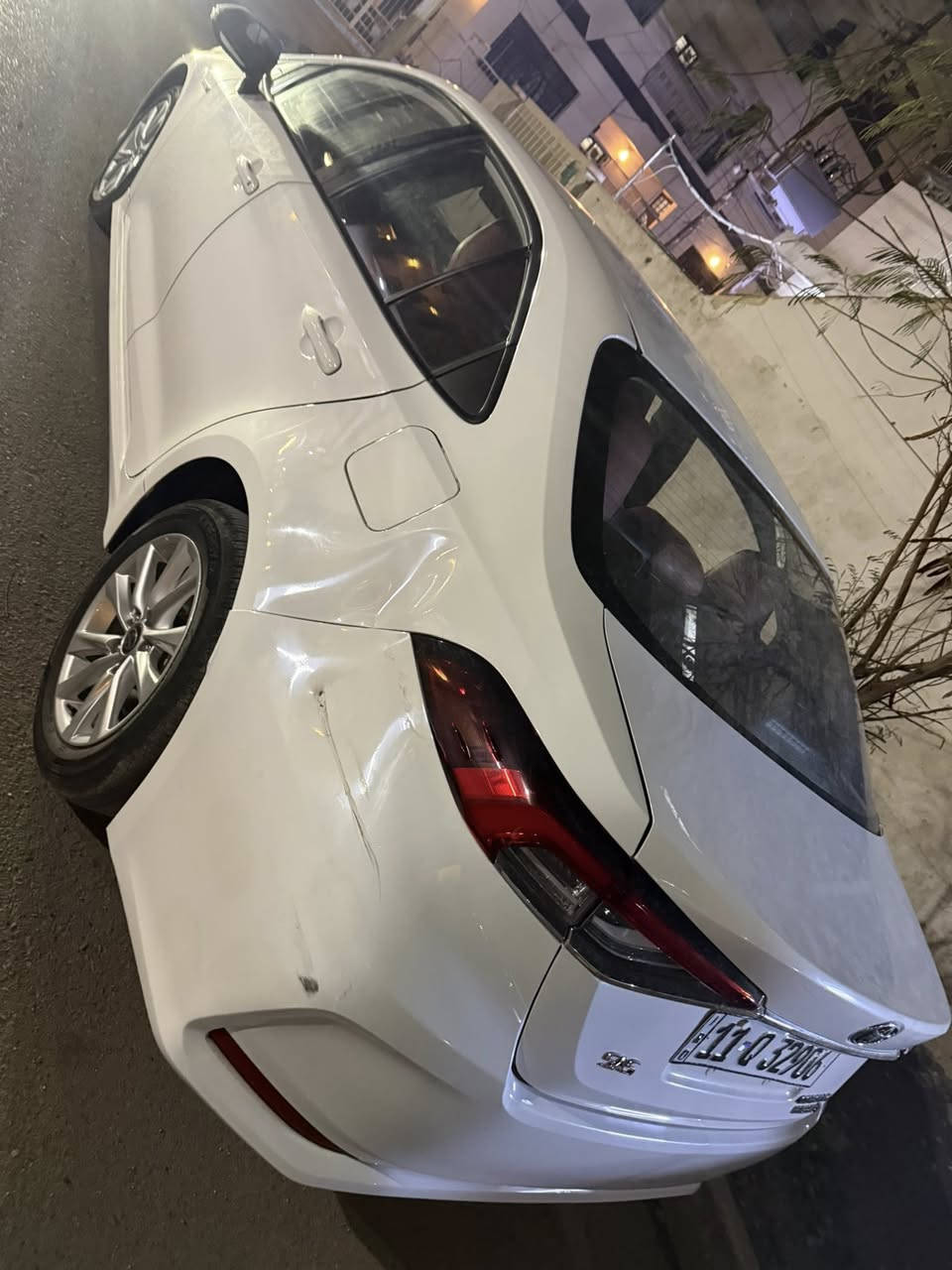 السلام عليكم للبيع فقط
كورلا ٢٠٢٤ صيني شكل الخليجي 
هايبرد بانزين العلامة الزركة
ماشيه ٤٢ الف 
فول مواصفات داخل احمر 
ملاحضه السياره بيها طخه صغيره بلبنيد ومبدل لون 
فقط البنيد لا دواخل ولا اي شي . وينرادلها بارد جاملغ خلفي 
سياره تحويل مباشر 
رقم بغداد 
السعر ١٤٣٠٠$ 
العنوان بغداد كم سارة 
***********
