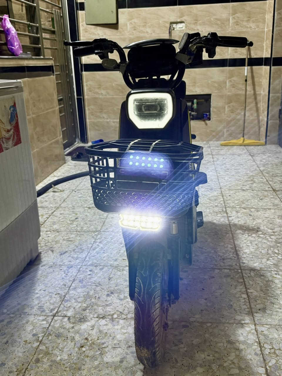 دراجة شحن نوع الريان نظافه ممتازه، بداخلهه ٤ باتريات زينات مامستلهكات بريكاتهه بلمكان لايت شغال وشحن يوصلك ٢٥ كيلو الى ٣٠ كيلو مابيهه نواقص هواي فقط ملاحظات بسيطه ، السعر ٢٢٥ الف وبيهه مجال
المكان بغداد البلديات للاستفسار *********** .
