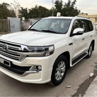 لاندكروز2017 فطيم وايت ديشن مكفول  فقط بارد قليل سونار موجود  رقم سليم...