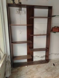 رفوف اثنين السعر 100 وبيها مجال للشراي رقم الهاتف:07713936709