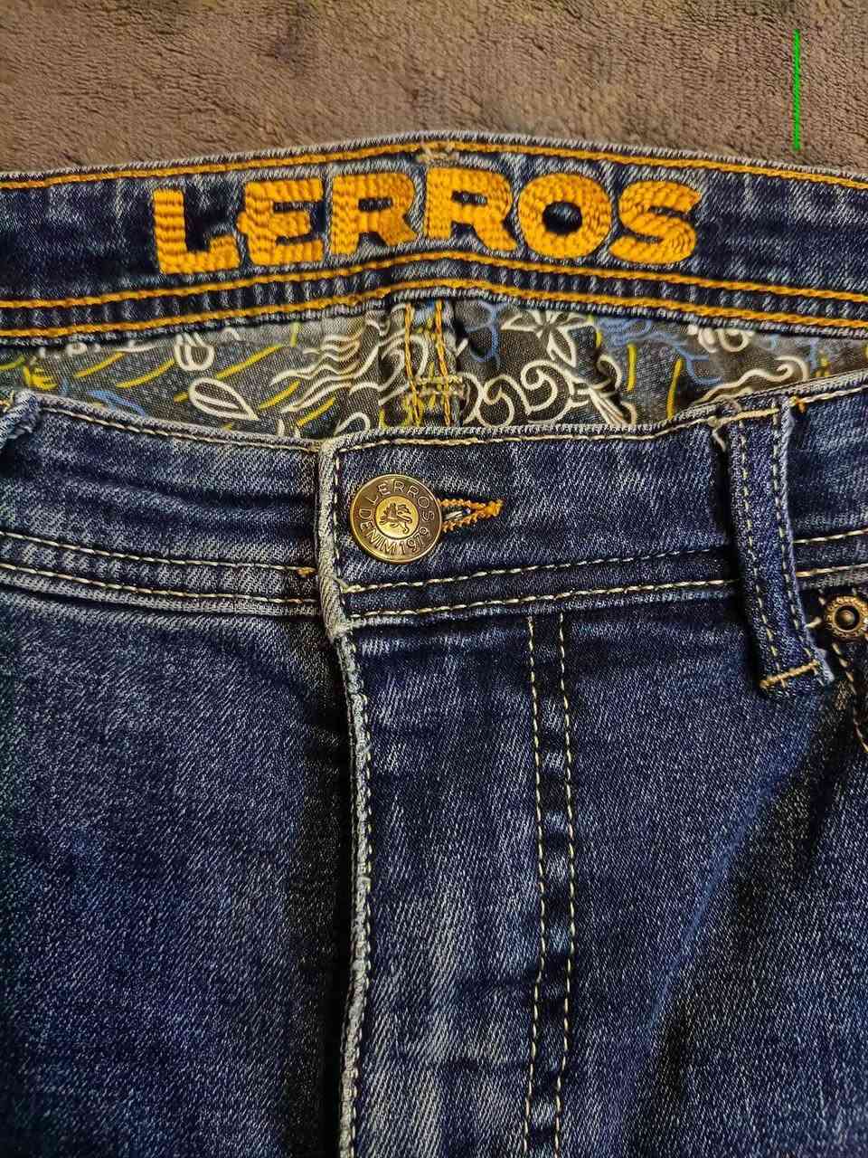 جينز LERROS الماني اصلي
نظافة 100٪ قياس الكمر ٣٣ طول ٣٢
للحجز مراسلة الصفحة


**إذا كنت صاحب هذا الإعلان وتريد حذفه لأي سبب، رجاءا أرسل رسالة إلى الدعم الفني**