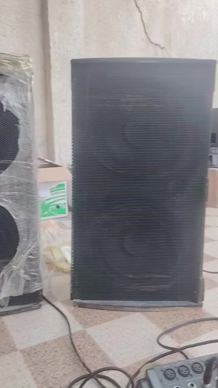 3 زواج سماعات ثنائي 12*12 شغالات خشب صب نوعيه EV للبيع سعر الزوج الواحد 300 مكاني حله محاويل *********** ينباعن شلعه عادي
