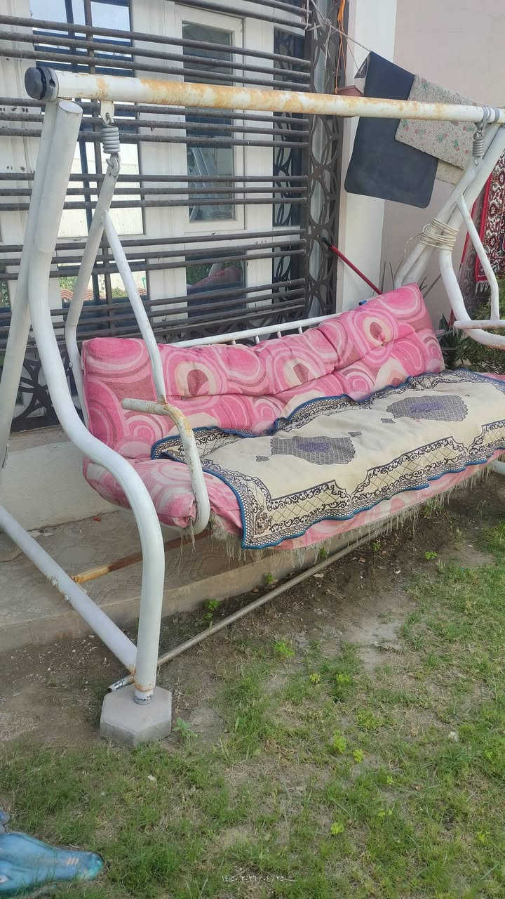 مرجوحه مستعمله للبيع نظيفه جدا فقط يرادله لحيم قليل كلش  بل قاعده   ابيعه ب 185 و بيه مجال  الشراي يتفضل خاص او عل واتساب ***********
