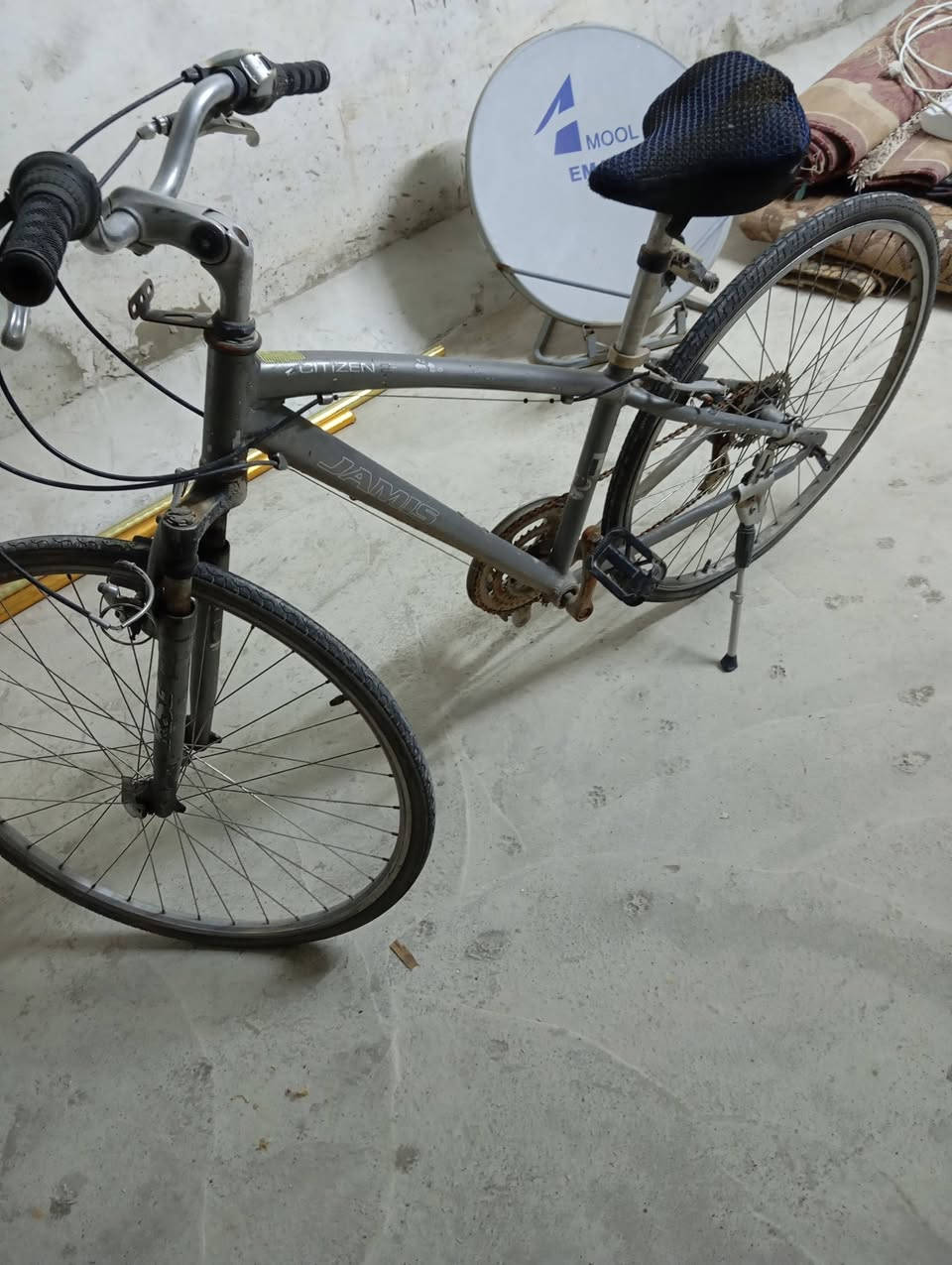 السلام عليكم بايسكل للبيع يعوزو وياله و عيار الكير والبايسكل كلو كدام العين بس يعوزو وياله و السعر 35 و بي مجال حك جيتك و الموشراي رجاء لا يعلق و لايدوخني التواصل عل رقم غير متواجد عل فيس *********** الموشراي رجاء لا يعلق
