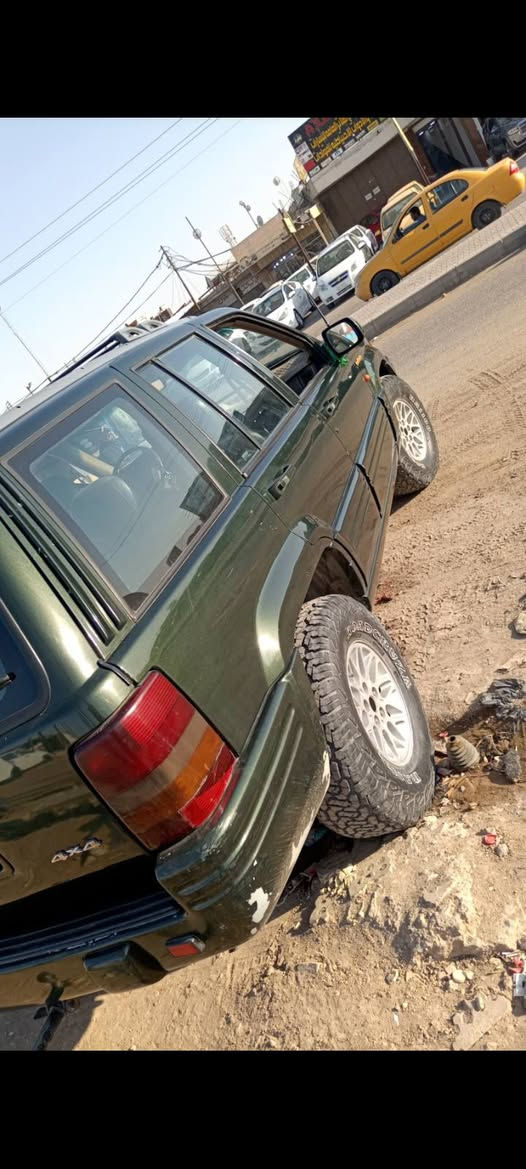 سلام عليكم سياره جيب شيروكي موديل 1995 محرك بلاد 6سلندر السياره طك اسويج وطلع سنويته ساقطه رقمه سليمانيه راعيه موجود مكان السياره العماره ميسان السعر 38ورقه رقم الهاتف        
***********
