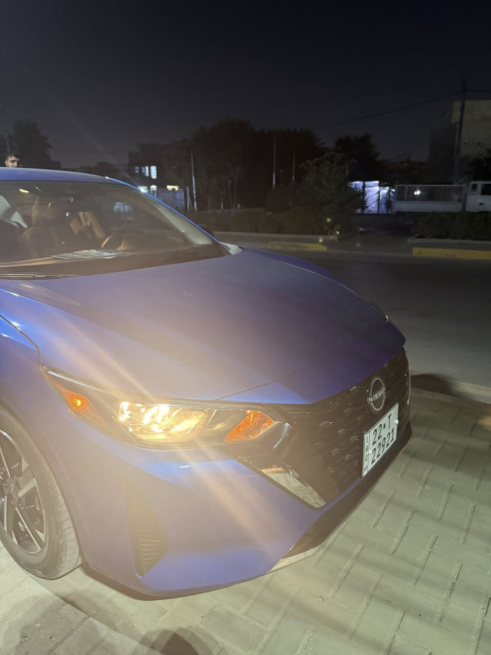 🚗 نيسان سنترا (Nissan Sentra) للبيع
الموديل: 2025(حسب المسجل بالسنوية)
اللون: أزرق ملكي (Electric Blue)
الحالة: نظيفة جداً (مثل ما مبين بالصور)
المواصفات:
• المحرك: 2000، سعة 2.0 لتر (اقتصادي وقوي).
• الشاشة: شاشة لمس كبيرة تدعم Apple CarPlay و Android Auto.
• التحكم: ستيرنج فول (تحكم مقود) مع مثبت سرعة.
• التبريد: نظام تبريد ممتاز (فتحات تبريد دائرية بتصميم رياضي).
• الأمان: رادار أمامي، نظام الفرملة التلقائية، وحساسات خلفية.
• التصميم الخارجي: لايتات LED، رينجات ألمنيوم بلادية مكحلة، وتصميم انسيابي حديث.
• المقصورة: كراسي مخمل (قماش) بتصميم مريح ونظيف، أرضيات نيسان الأصلية.
• الصندوق: مساحة تخزين واسعة جداً.
الرقم للاستفسار :  ***********
العنوان :بغداد : البياع:شارع الضغط .
السعر 157$
