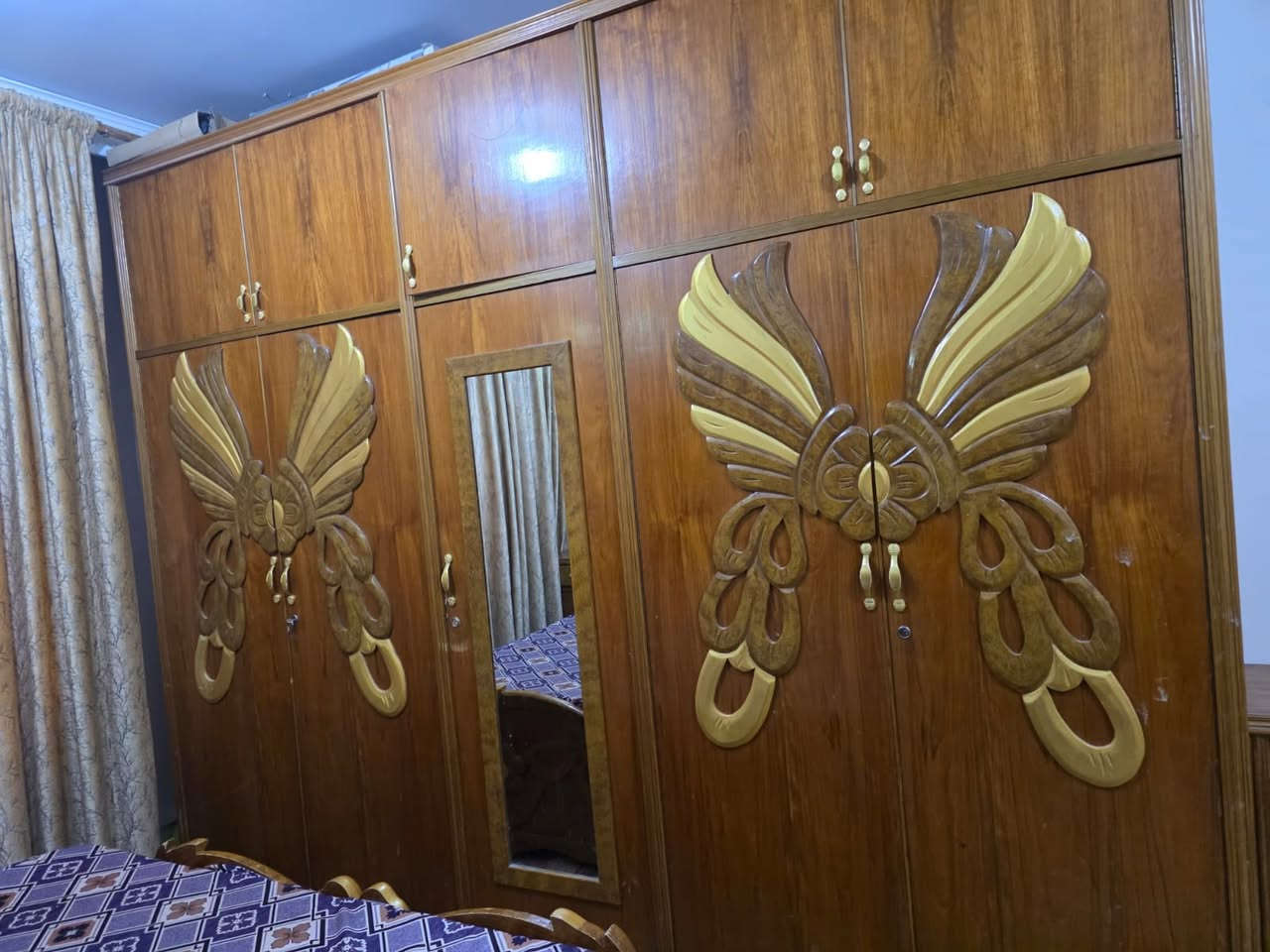 غرفة نوم احطاطة صاج شغل عراقي درجة اولى 👌
الغرفة نظيفة كلش ومابيها اي عيب 
اشتغلتها ب3ملايين و900 
ورايدها بمليون و 250 
للتواصل *********** واتساب او خط
