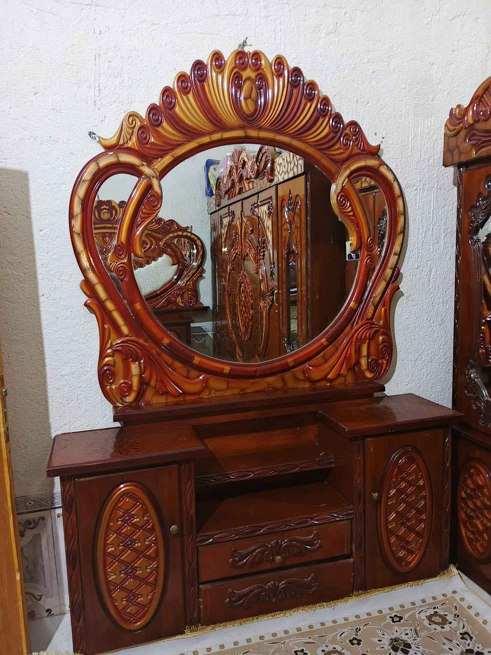 سلام عليكم غرفه اخشاب للبيع نظيفه كلش خشب عراقي صاج السعر 800 وبيها مجال لشراي تواصل *********** واتساب فقط.......
