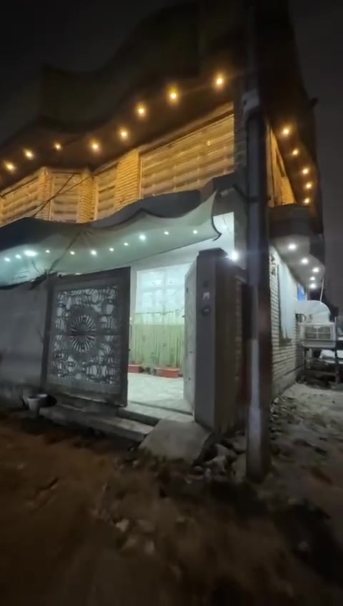 سلام عليكم 
بيت للبيع  125 متر واجه 10 نزال 12 ونص 
رواد الشعلة الشارع النافذ البيت ركن وبناء درجة اولى 4 غرف نوم وأستقبال وحولي و 3 حمامات 
للاستفسار ***********
