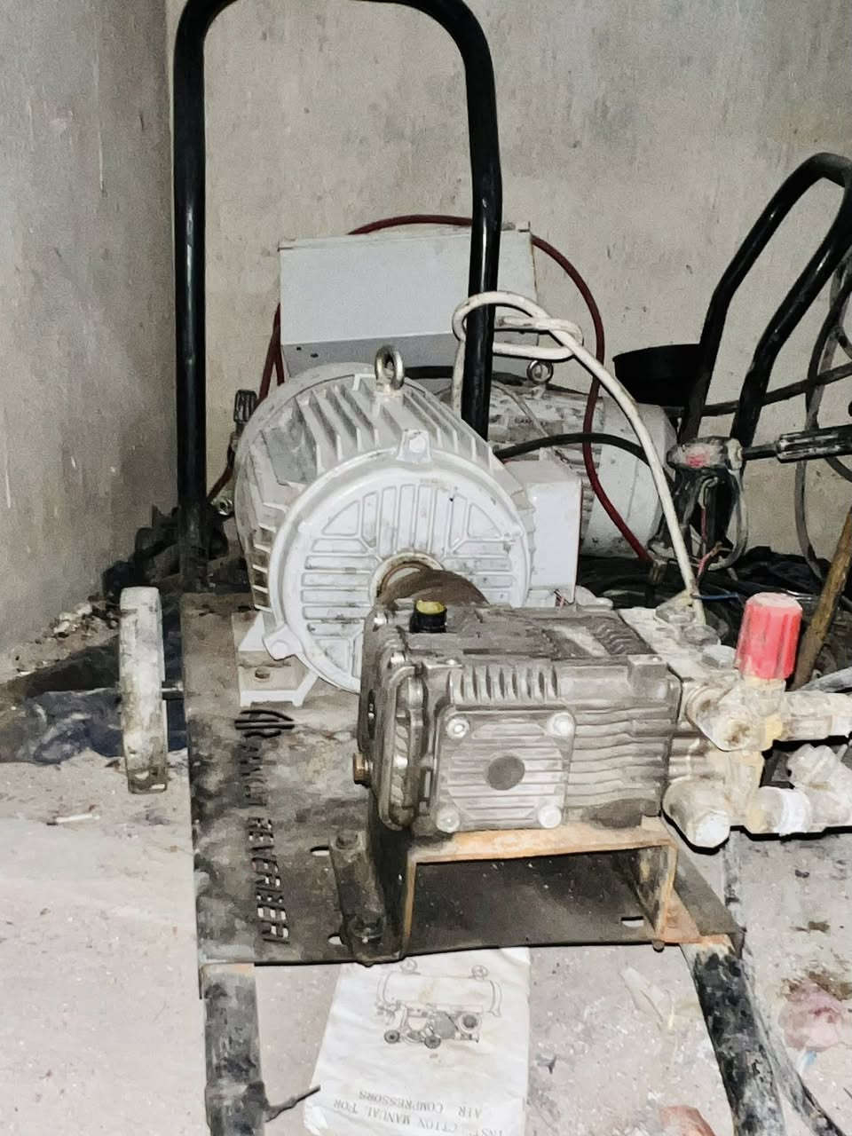 ماطور غسيل ضاغطه. 250بار. ماطور 10حصان. اخو جديد مستعمل لمدت شهر ١فقط المكان بصره زبير 

الرقم***********
