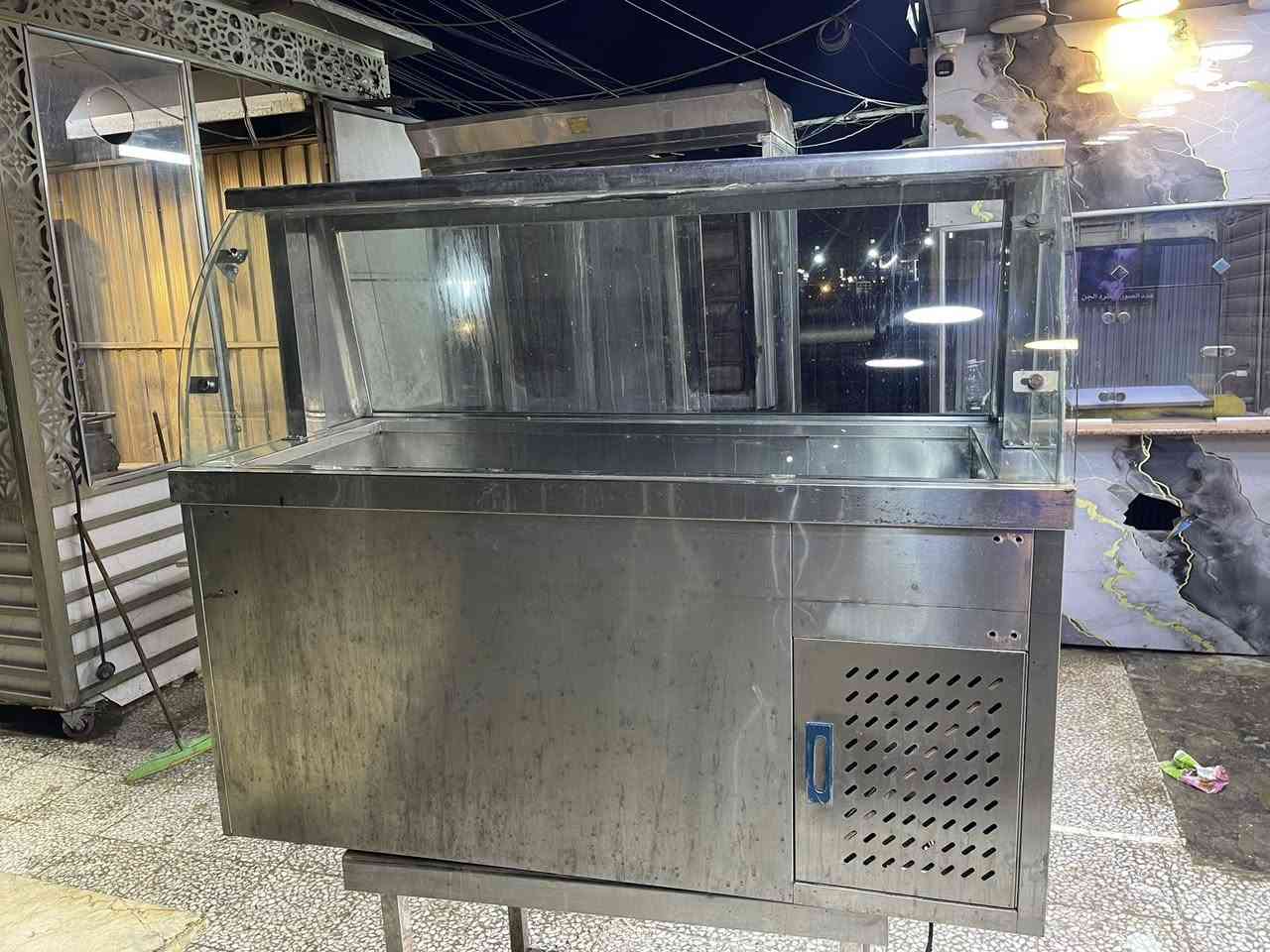 سلام عليكم متوفره غراض مطعم للبيع ***********
