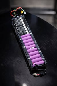 بطاريه سكوتر ليثيوم جديده وبيه ضمان سعره 35 الف دينار عراقي 🇮🇶 وتوصيل ...