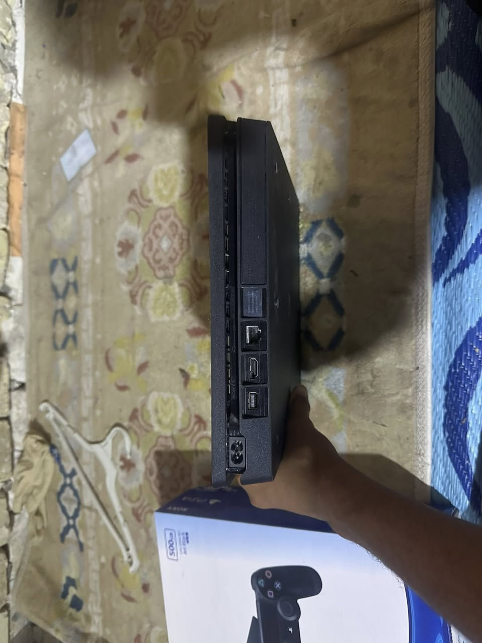 لبيع بلاي 4 مهكر نضام 12 بعده جديد لا مفتوح لا مصلح بعده جديد بل استيكر ماته
جوستك عدد 2 

هاردات عدد 3او 2 500 كيكا او 1 نص اتيرء 

مع يو آب إس 

عدد لعاب بي 57 لعبه 

عنوان بغداد رئاسة شارع 20 

رقم ***********
