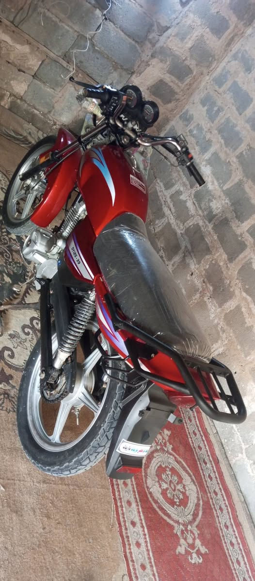 دايون احمر فوول نضافه واحد عله واحد مابيها كل نغص نكره سلف مكينه خرسه شلعه تشك الكاع صالنه مفلتره سعر 600وبي مجال مكان مفرك الرجيبه رقم ***********
