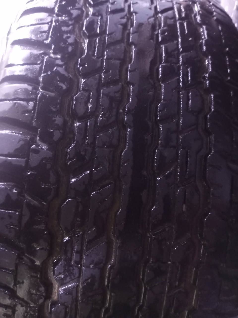 سلام عليكم تايرات لند كروز نضاف بيهم نركه وحده كل واد عل فحص تيرا نضاف سعر 200وبيهن مجال للستفسار***********
