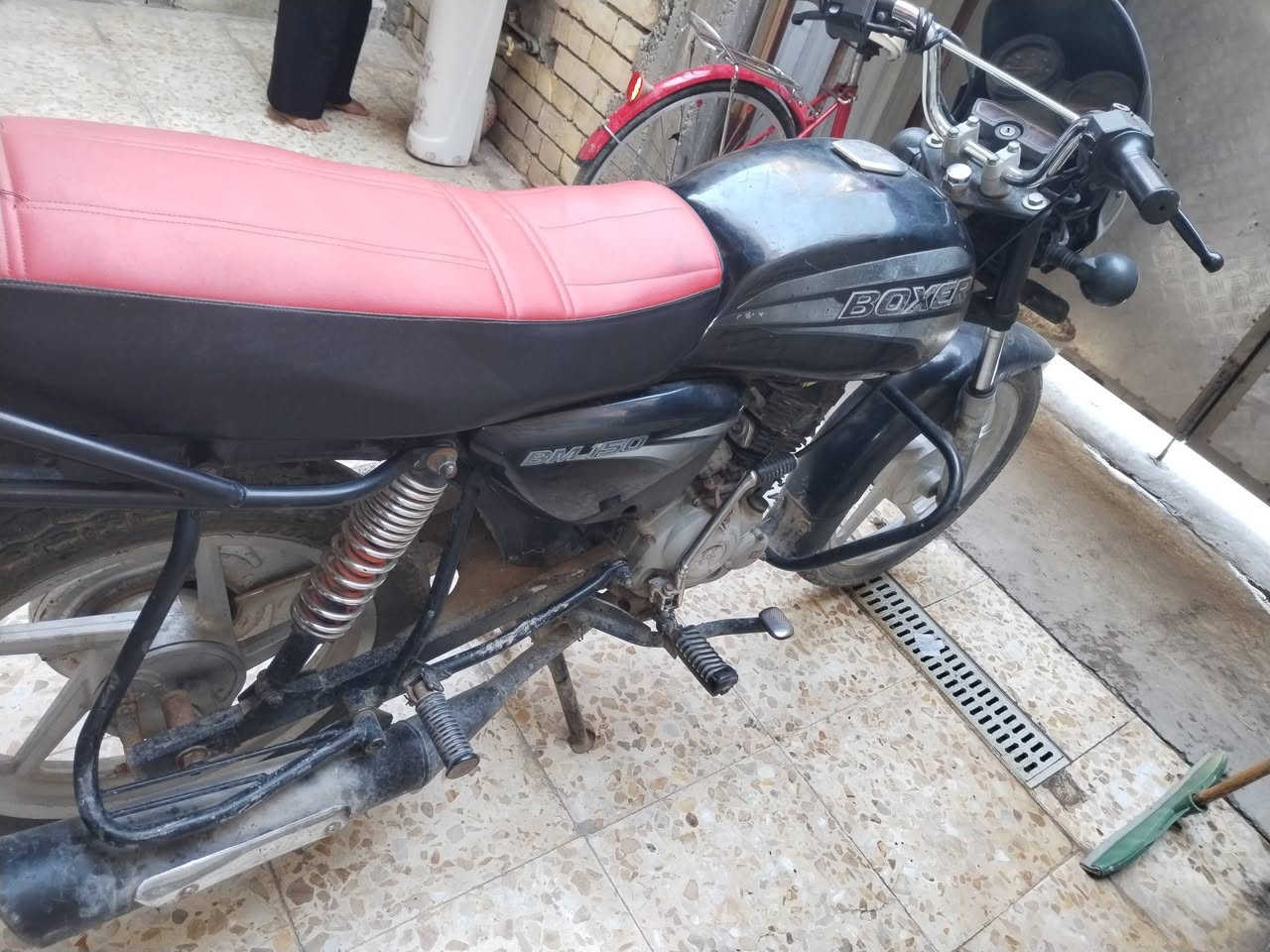 السلام عليكم ورحمة الله وبركاته
بوكسر موديل ١٨ نضيفه
اوراقها ضايعه عندي بالبيت ابيع بدون اوراق اتكفلها سرقه وعشائر
تجي تاخذها من بيتي وسويلك مكاتبه واي اشكال شرعي اني حاضر
سعرها ٦٥٠ بيها مجال بسيط *********** مكاني بغداد الحسينيه
