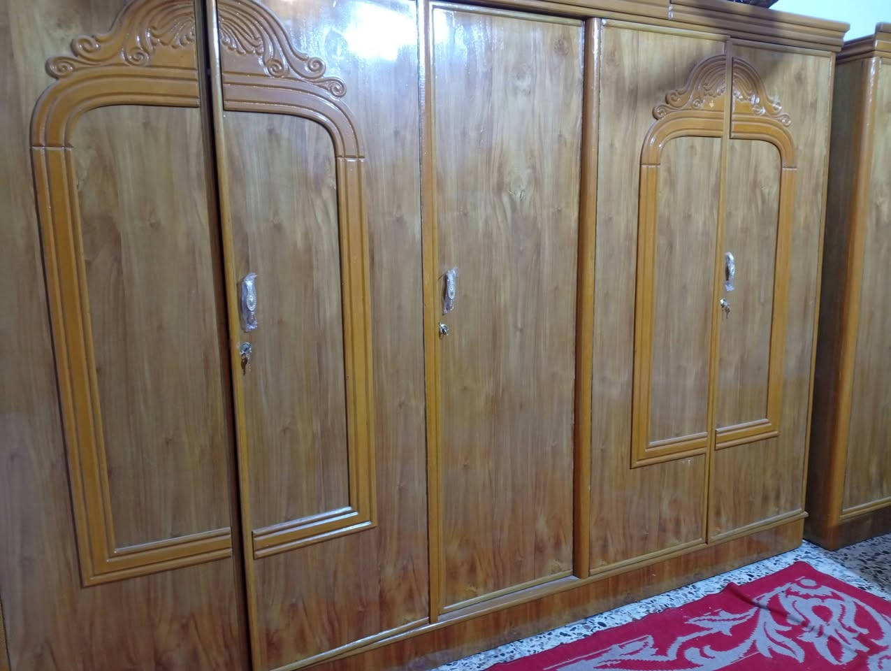 السلام عليكم 
غرفة اخشاب للبيع  جديدة تزگام صارلي 4 اشهر من سويتها والله  مليون و700 الف تجون بعينكم وشوفوها وشوفون نضافتها 
بس ما حبيتها اريد ابيعها واشتري تركي امكانها 
مكاني النجف الاشرف حي الميلاد 
تريد تراسل على الواتساب 
***********
او تدخل خاص
قيم السعر بما يرضي الله
