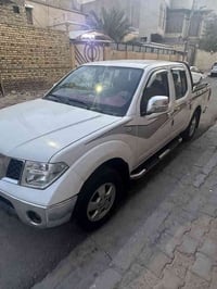 نيسان نيفارا 2014  مكفوله ما عدا ملاحضات بسيطه  السعر 118  07738119527