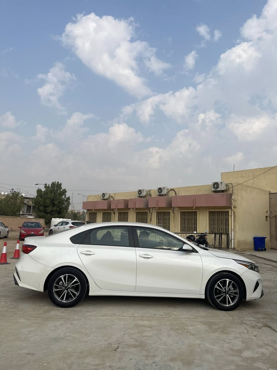 السلام عليكم 
كيا فورتي 2022 وارد امريكي 
السياره معوقين الرقم الجديد نص مواصفات 
تقريرها جاملغ وبنيد بدون دواخل الجاملغ نفسه مرجع والبنيد مبدل سياره جديده بمعنى الكلمه السعر 147 وبيها بسيط رقم الهاتف *********** 
مكاني الجزائر 14 تموز  
مكلف بالنشر الاستفسار على الرقم
