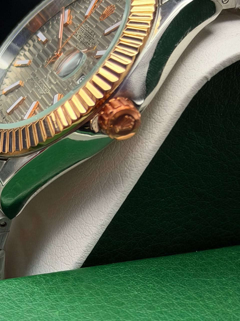 ساعه روليكس روز كولد
بلون مميز جدا 
منفذ تاريخ 
المكينه يابنيه كوارتز 
ضد الماء 
طلاء ثابت والزجاج زفير واضح التفاصيل 
سعرها 35 
ادمن وافق اخيك


**إذا كنت صاحب هذا الإعلان وتريد حذفه لأي سبب، رجاءا أرسل رسالة إلى الدعم الفني**