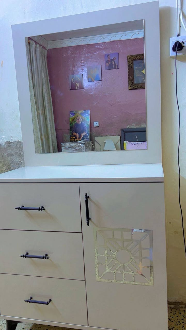 غرفه نوم تركي 5قطع مستخدم قليل السعر 500الف مكان الحبيبة رقم الهاتف ***********
