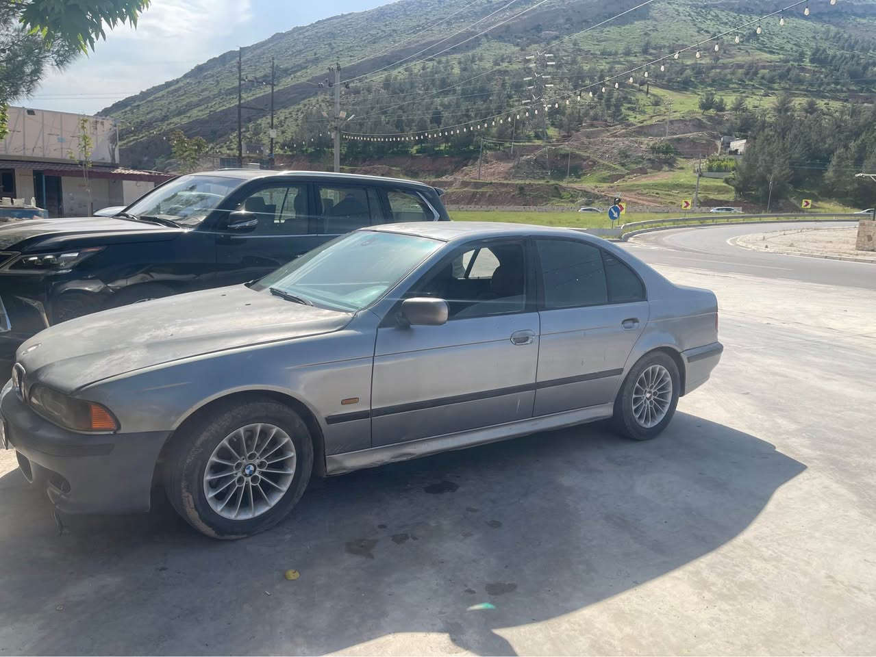 BMW saqar مۆدێل ١٩٩٨ مەنەفێست ئیبراهیم خەلیل گێر عادی مەکینە ٥٢٣ گێر و مەکینەو تەقەو رەقە بە شەرت سەیارەکە ٢ ٣ پارچەی بۆیاغە بە عام بۆیاغ دەفرۆشم لەبەر کاڵ بونەوە پشت و پێشی کەپسە بە شەرت  

*********** أربيل, العراق
