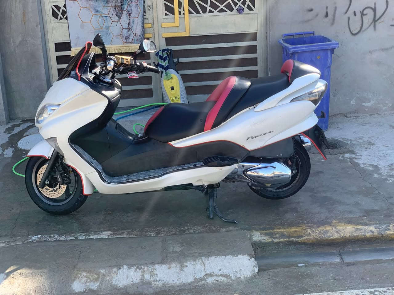 السلام عليكم
دراجه فورزا  صفر 8عميه بلاد 
كفاله عامه كفر ومكينه
برغي مامفتوح بيه 
بيه فقط بدايه كلج خلفي 
مكاني ديالى بعقوبه 
***********
السعر 950 وبيها مجال
