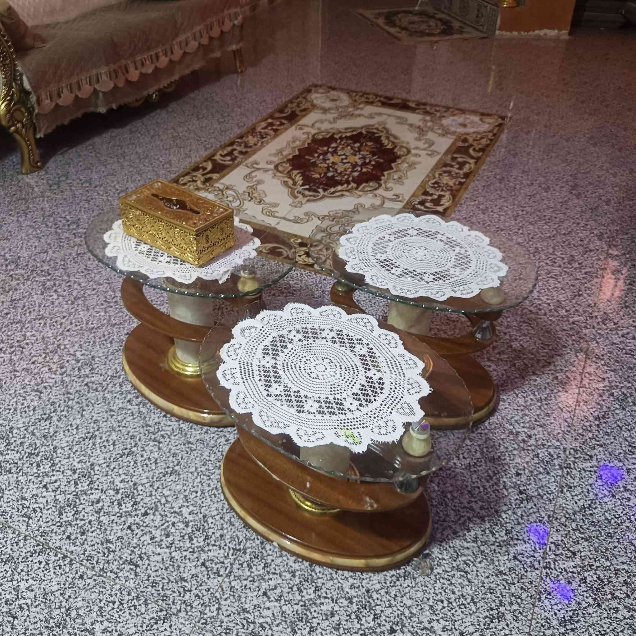تخم قنفات ملكي 10 مقاعد مع أربع طبلات  نظيف استخدام سنة واحدة السعر 500وبيه مجال قليل
مكاني القرنة ***********
