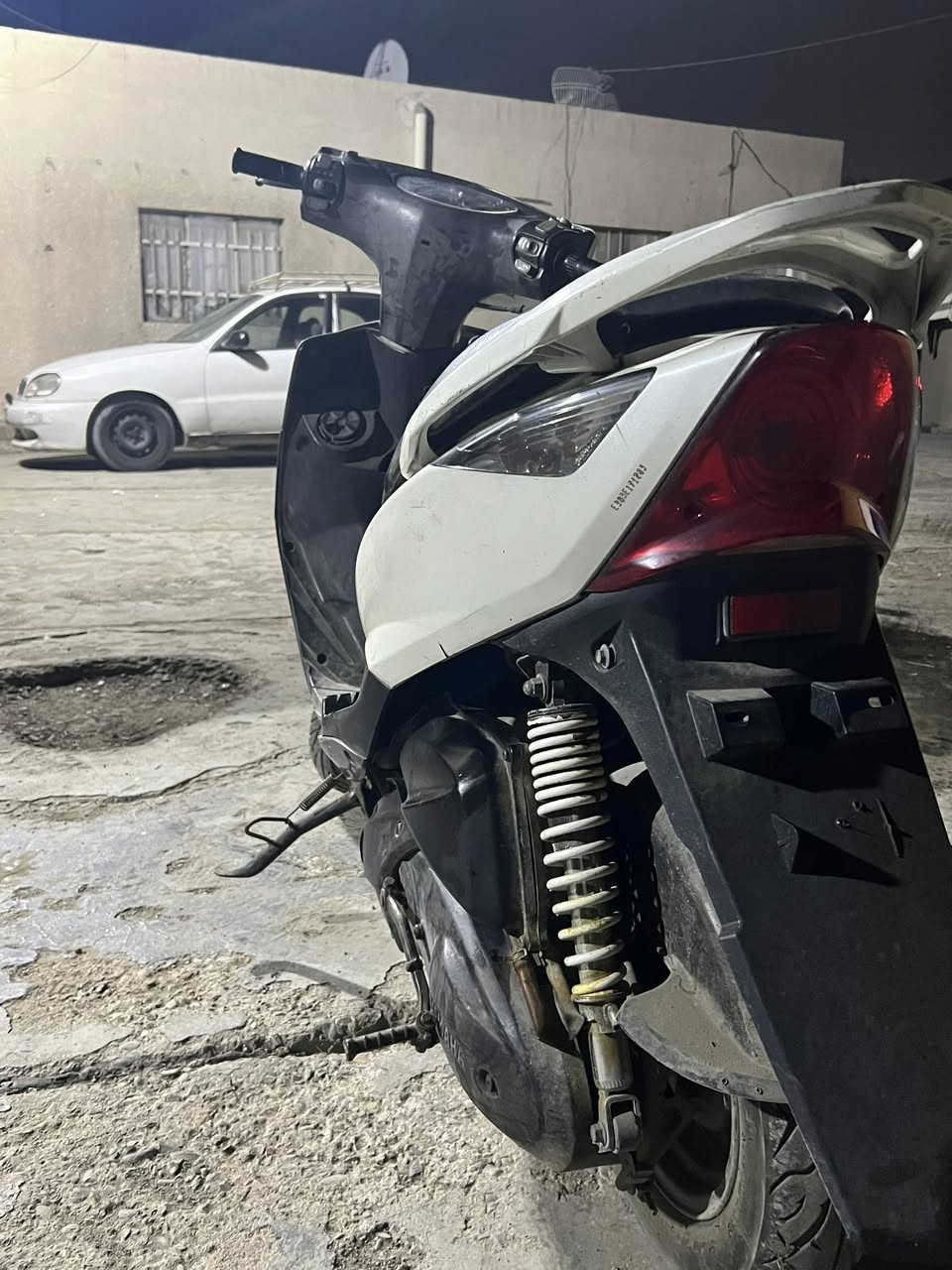 سلام عليكم ماكس ثعلب 140 الدراجه خير من الله مكفوله من المكينه ومن السرقه كلشي بلادي بيها برغي ممفتوح  شلعه ومعدل 
  المكان بغداد كم ساره ***********
