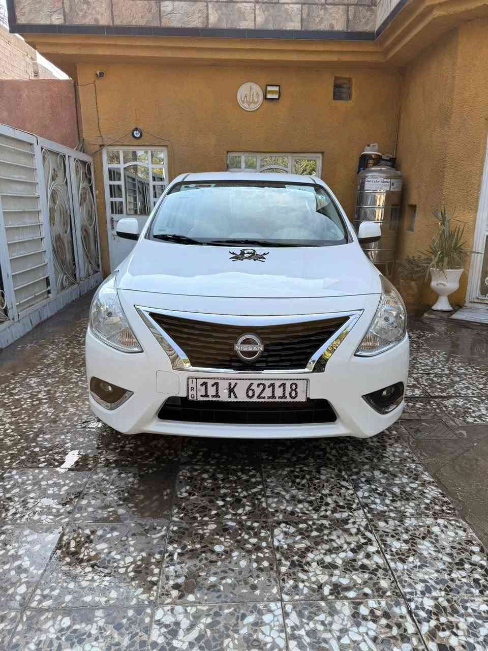 السلام عليكم نيسان سني هندي اصلي موديل 2024 شباك الجديد علامه سوده السياره جديده بحالةالزيرو ماشيه 8 الاف مكفوله من الضربه والصبغ السياره جديده مدوشمه الارضيه بعدها زيرو مكانها بغداد 
***********

