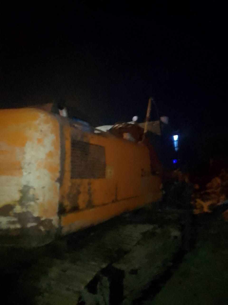 السلام عليكم حفاره للبيع زت الصي المديل 2002 
السعر250  *********** ***********
